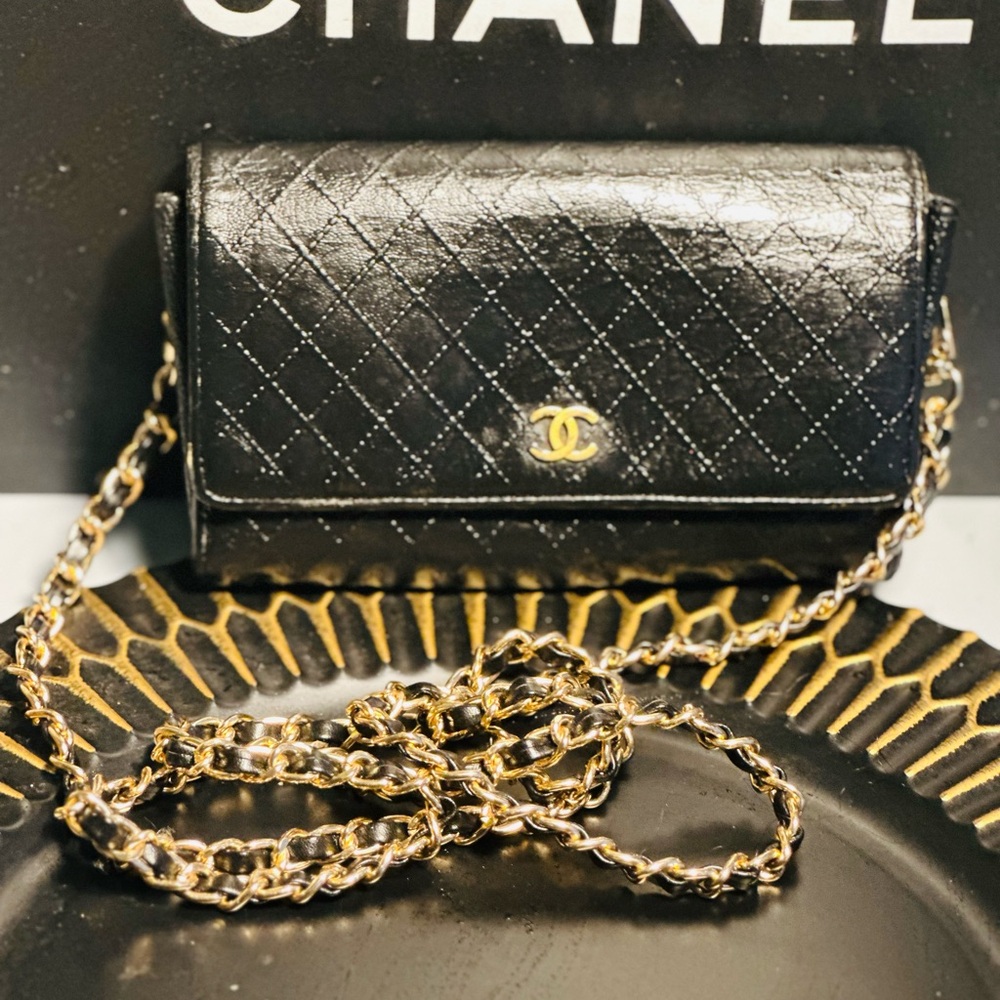 STUNNING 🤩 CHANEL Black Crossbody!